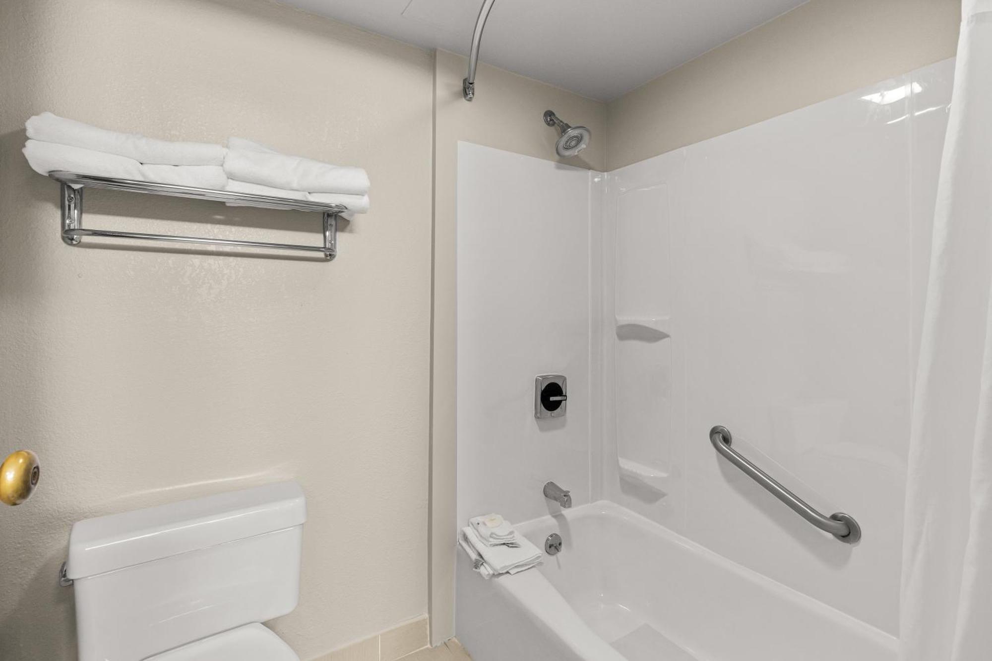 Suburban Studios Altoona Dış mekan fotoğraf
