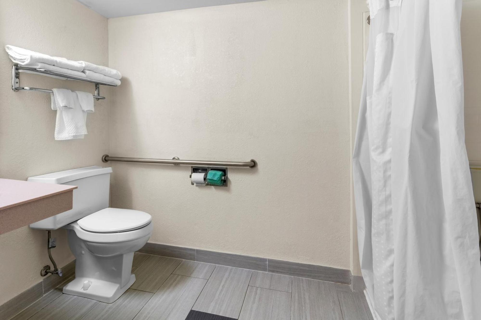 Suburban Studios Altoona Dış mekan fotoğraf